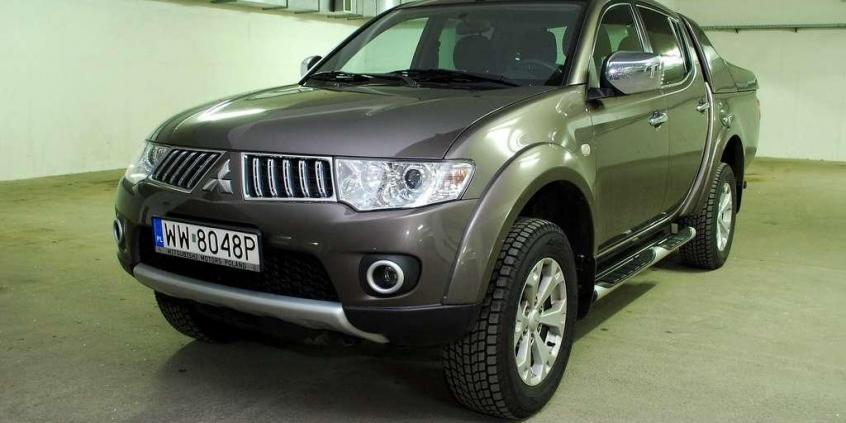 Elegant w gumowcach - Mitsubishi L200