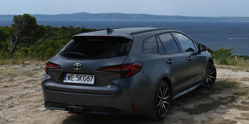 Test: Toyota Corolla TS Kombi GR SPORT 2.0 Hybrid oferuje coś, co spotykamy w autach coraz rzadziej... Normalność