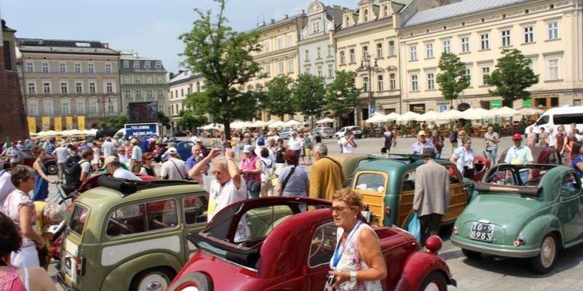 &amp;quot;Myszy&amp;quot; na krakowskim Rynku, czyli Topolino Autoclub Italia w Polsce - Fiat 500