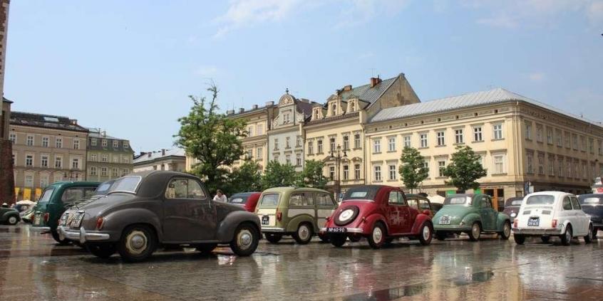 &amp;quot;Myszy&amp;quot; na krakowskim Rynku, czyli Topolino Autoclub Italia w Polsce - Fiat 500