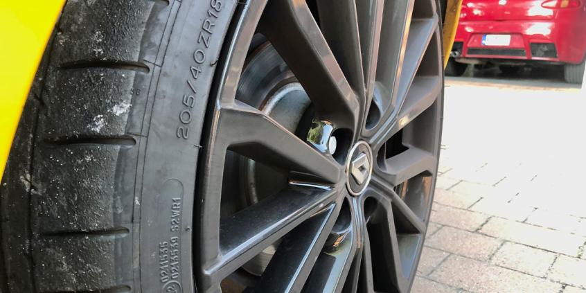Co mówią opony o samochodzie używanym?