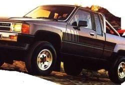 Toyota Hilux IV 2.4 Turbo 137KM 101kW 1985-1987
