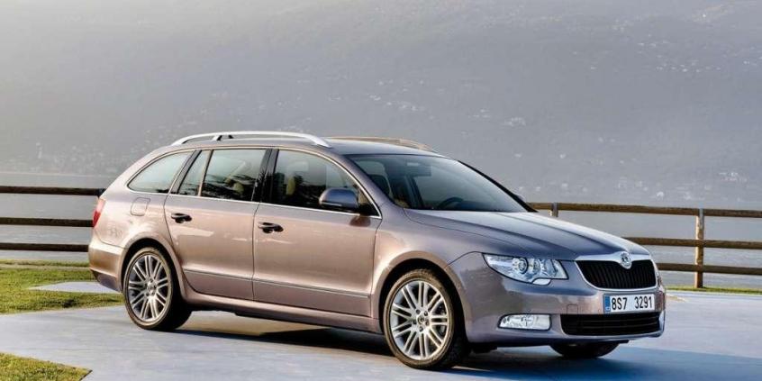 Świat wielkich kombi - nowa Skoda Superb czy używany Mercedes klasy E?