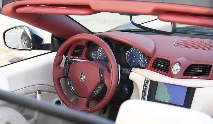 Dyskretny urok uniwersalności