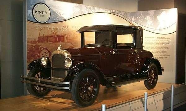 Ognisty ptak wodza Siuksów - Pontiac Firebird