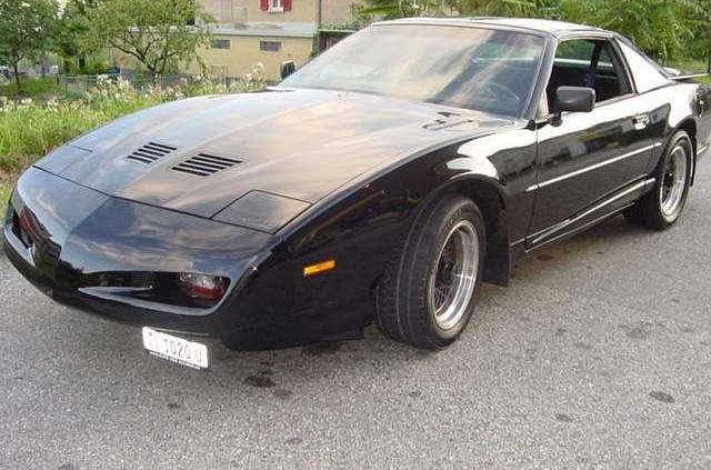 Ognisty ptak wodza Siuksów - Pontiac Firebird
