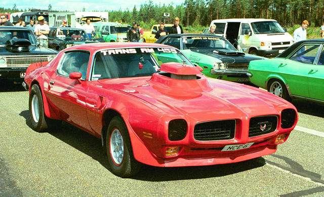 Ognisty ptak wodza Siuksów - Pontiac Firebird