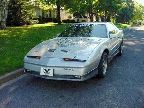 Ognisty ptak wodza Siuksów - Pontiac Firebird