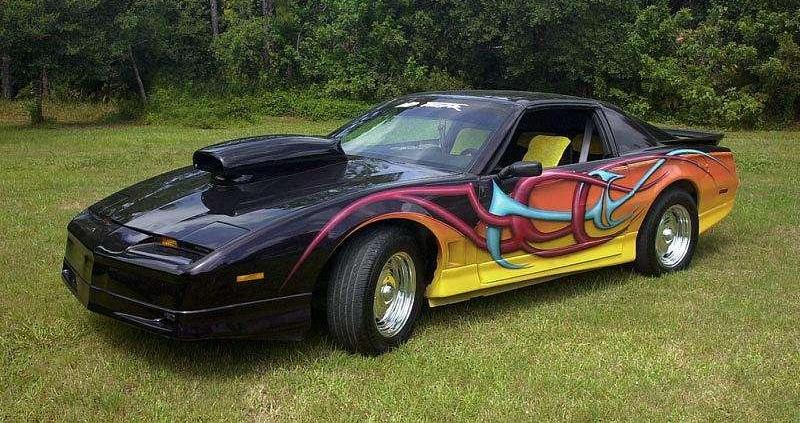 Ognisty ptak wodza Siuksów - Pontiac Firebird