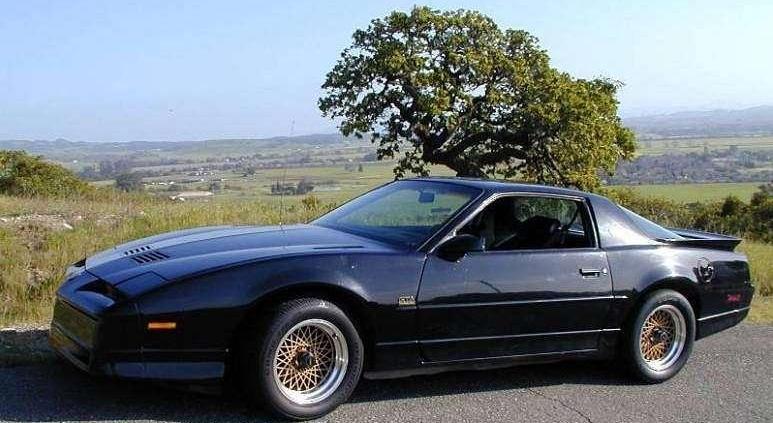 Ognisty ptak wodza Siuksów - Pontiac Firebird