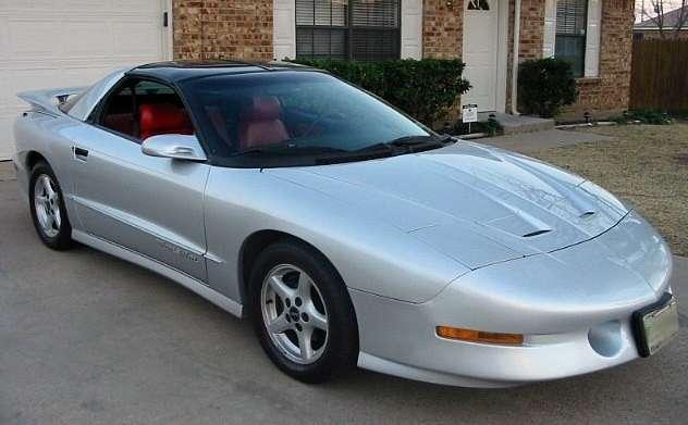 Ognisty ptak wodza Siuksów - Pontiac Firebird