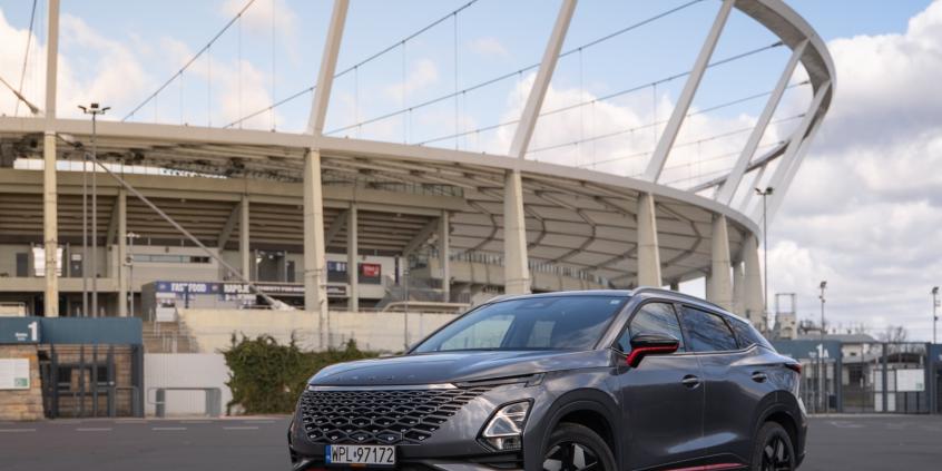 Porównanie: Omoda 5 1.6 T-GDI vs Suzuki S-Cross 1.4 BoosterJet. Gdy rozsądek bierze górę