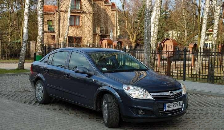Opel Astra III sedan 1.3 CDTI - spory sedan dla oszczędnych