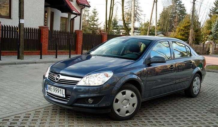 Opel Astra III sedan 1.3 CDTI - spory sedan dla oszczędnych