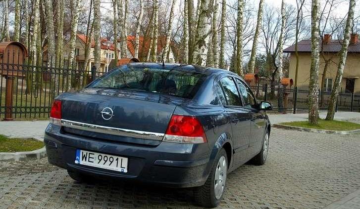 Opel Astra III sedan 1.3 CDTI - spory sedan dla oszczędnych