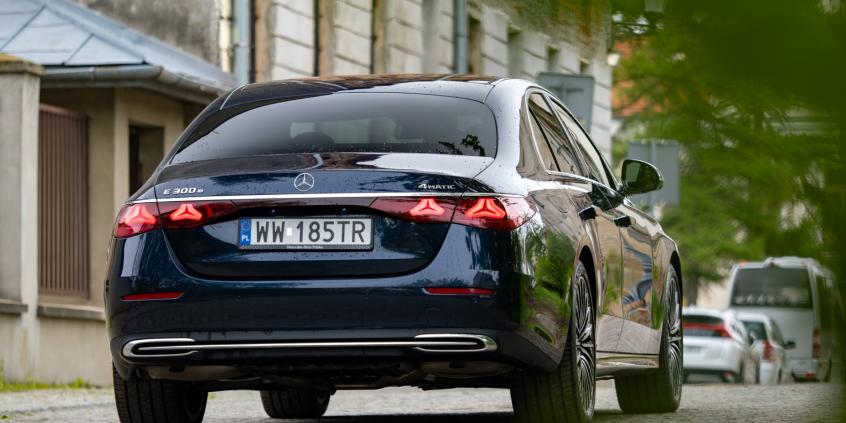 Porównanie: Audi A6 Limousine TDI quattro vs Mercedes Klasa E 220 d 4MATIC. Niemiecka klasyka