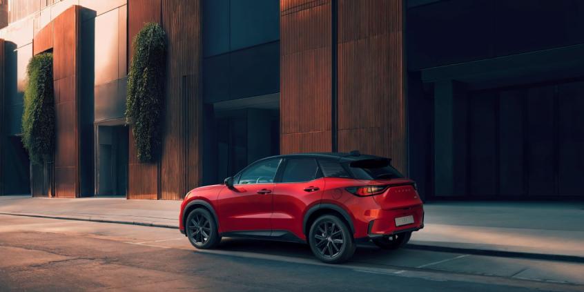 Lexus LBX Vibrant Edition debiutuje w salonach. Mały crossover z detalami prosto z flagowej limuzyny