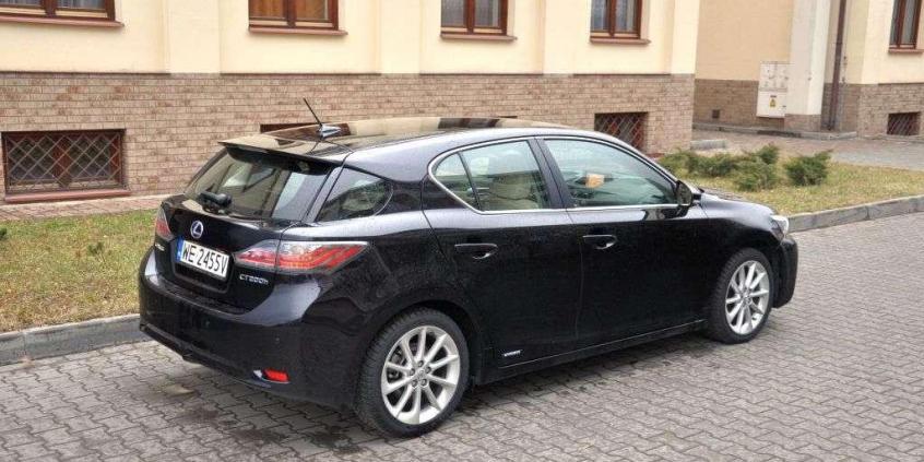 Lexus CT 200h - ryzykowna gra