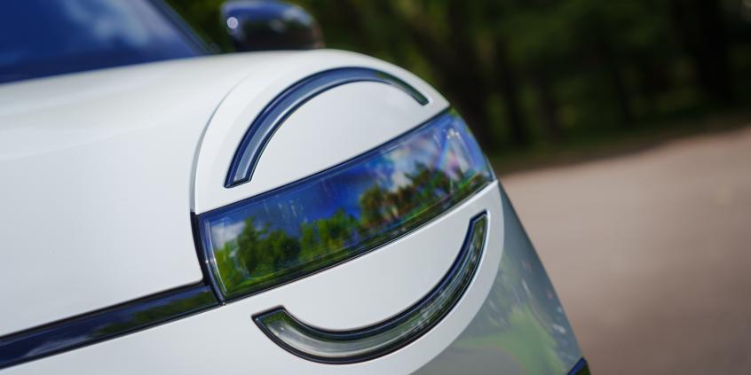 Nissan Micra 52 kWh Evolve Plus to przykład kobiecego auta. Kupimy go oczami i nie pożałujemy