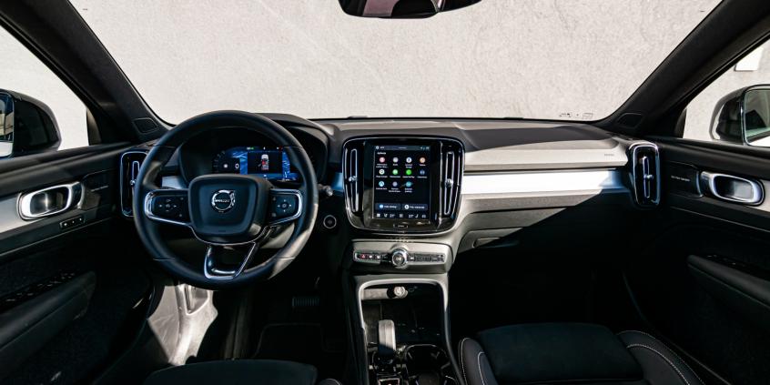 Test: Volvo XC40 B4 Ultra Black Edition to weteran, który nie boi się młodzieży. Ma parę blizn i wciąż wiele atutów