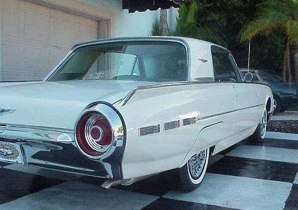 Dzieje grzmiącego ptaka - Ford Thunderbird