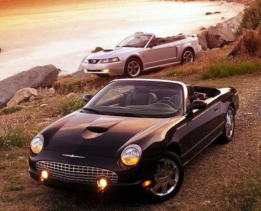 Dzieje grzmiącego ptaka - Ford Thunderbird