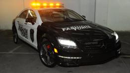 Mercedes CLS63 AMG Fashion Force - przód - reflektory włączone