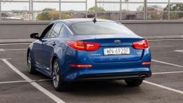 Kia Optima - sedan w sportowej marynarce