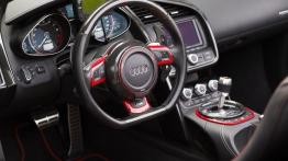 Audi R8 V10 Spyder RENM Performance - kokpit