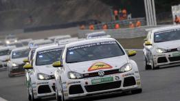 Wyścigowy puchar Golfa GTI - nowa jakość ścigania w Polsce