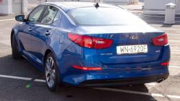 Kia Optima - sedan w sportowej marynarce