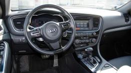 Kia Optima - sedan w sportowej marynarce