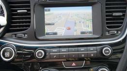 Kia Optima - sedan w sportowej marynarce