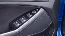 Kia Optima - sedan w sportowej marynarce