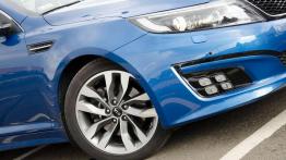 Kia Optima - sedan w sportowej marynarce