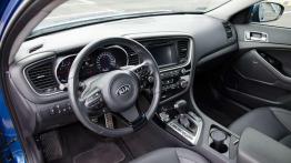 Kia Optima - sedan w sportowej marynarce