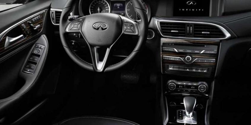 Wnętrze Infiniti Q30 - Japoński Mercedes