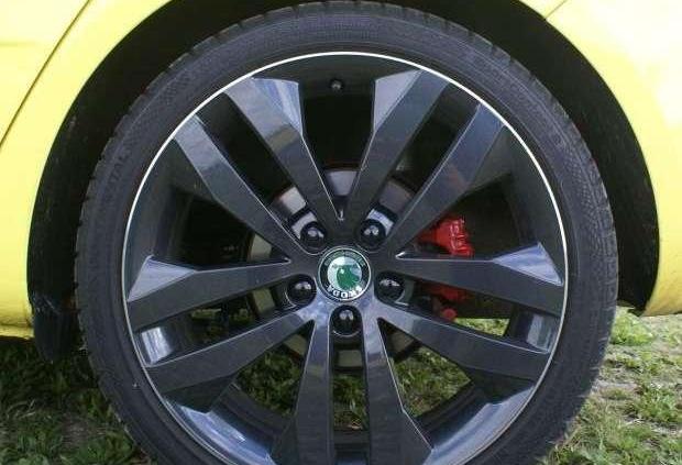 Skoda Fabia RS - kapelusze z głów