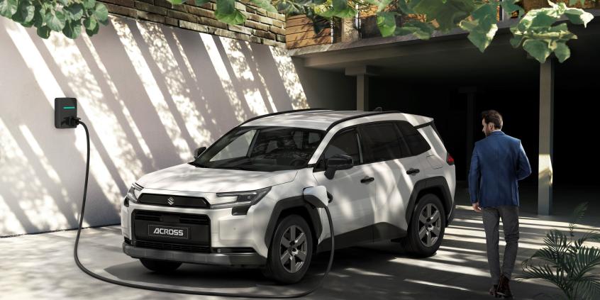 Ten SUV Suzuki zaskoczy niejednego kierowcę. Nowy Across to prawdziwa cyfrowa rewolucja