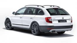 Skoda Superb Combi Outdoor na pierwszych zdjęciach