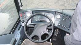 Autobusowe  premiery  na..... wyścigach !