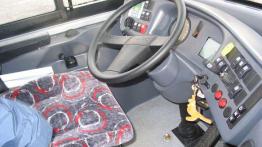 Autobusowe  premiery  na..... wyścigach !