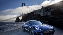 Mercedes-AMG GT S na kalifornijskich drogach - widok z przodu