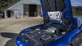 Mercedes-AMG GT S na kalifornijskich drogach - maska otwarta