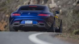 Mercedes-AMG GT S na kalifornijskich drogach - widok z tyłu
