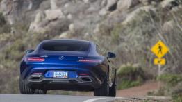 Mercedes-AMG GT S na kalifornijskich drogach - widok z tyłu