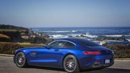 Mercedes-AMG GT S na kalifornijskich drogach - widok z tyłu