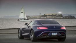 Mercedes-AMG GT S na kalifornijskich drogach - widok z tyłu