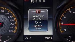 Mercedes-AMG GT S na kalifornijskich drogach - komputer pokładowy