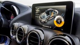 Mercedes-AMG GT S na kalifornijskich drogach - ekran systemu multimedialnego